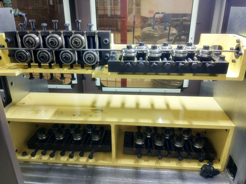 數控鐵絲成型機如何調直？